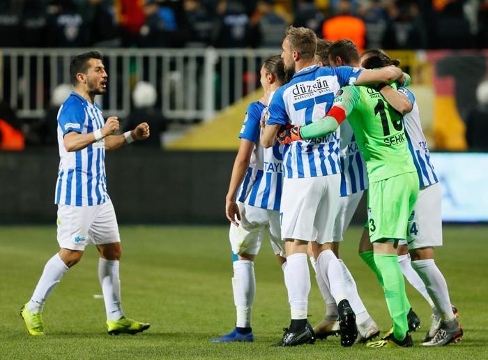 Beto göz yaşlarına hakim olamadı, teselli Hamza Hamzaoğlundan geldi