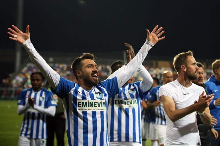 Beto göz yaşlarına hakim olamadı, teselli Hamza Hamzaoğlundan geldi