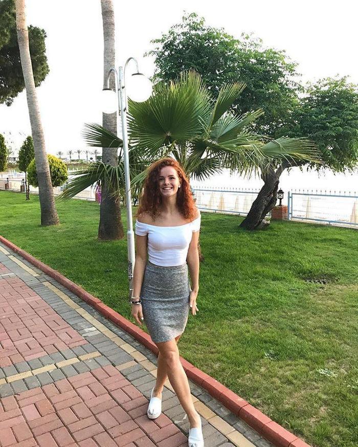 Güzel spiker Dalia Belickaite Fenerbahçe maçına damga vurdu