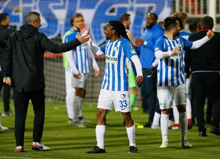Beto göz yaşlarına hakim olamadı, teselli Hamza Hamzaoğlundan geldi