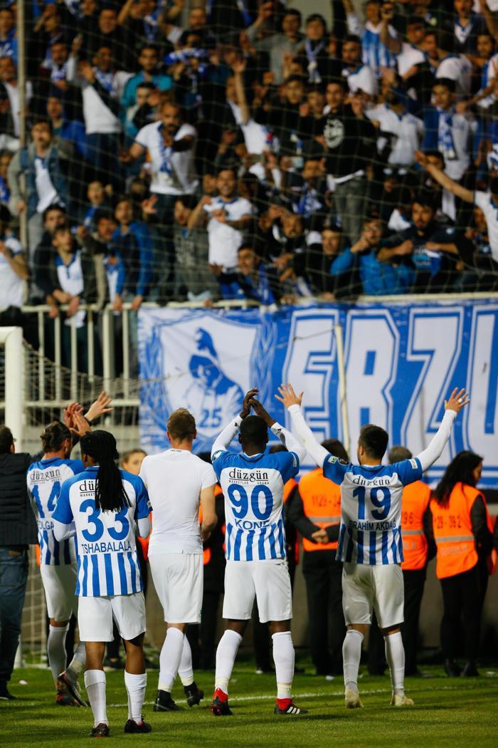 Beto göz yaşlarına hakim olamadı, teselli Hamza Hamzaoğlundan geldi