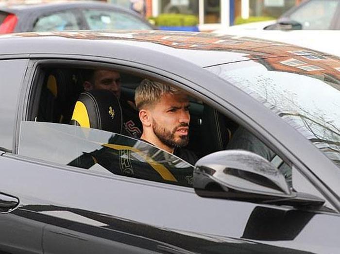 Manchester Citynin yıldız forveti Agüeronun 1,5 milyon TLlik Ferrari keyfi