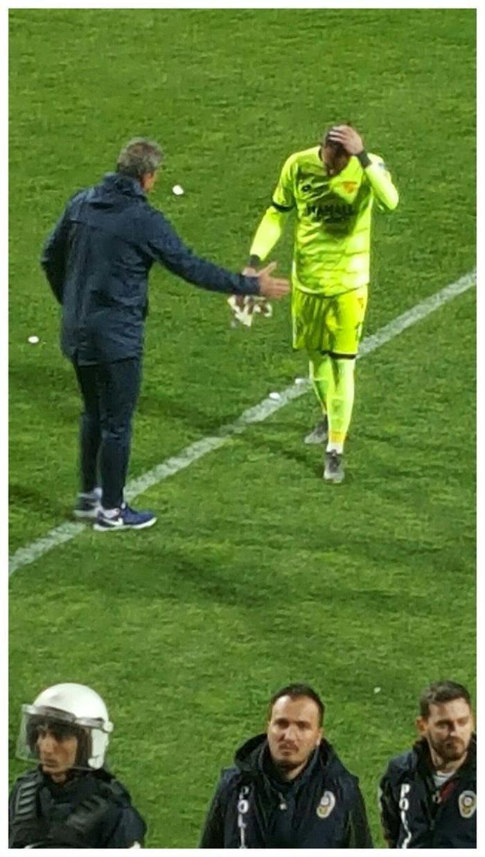 Beto göz yaşlarına hakim olamadı, teselli Hamza Hamzaoğlundan geldi