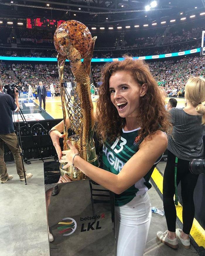 Güzel spiker Dalia Belickaite Fenerbahçe maçına damga vurdu