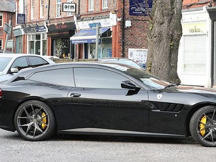 Manchester Citynin yıldız forveti Agüeronun 1,5 milyon TLlik Ferrari keyfi