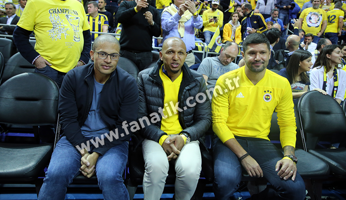 Futbolun efsaneleri salonda