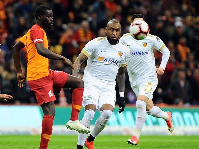 Kırmızıyı ve penaltıyı atladı (Deniz Çoban)