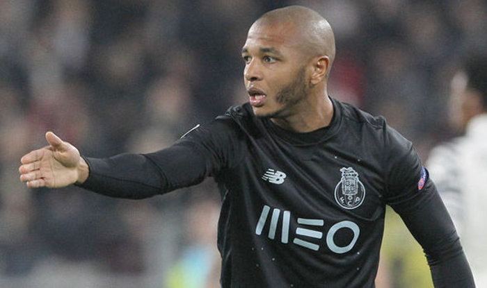 Comolli, Brahimi ve Niasse için ilk hamleyi yaptı