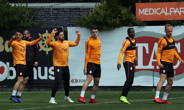 Galatasarayda Beşiktaş hazırlıkları sürüyor... Fatih Terim iki oyuncuyla özel konuştu
