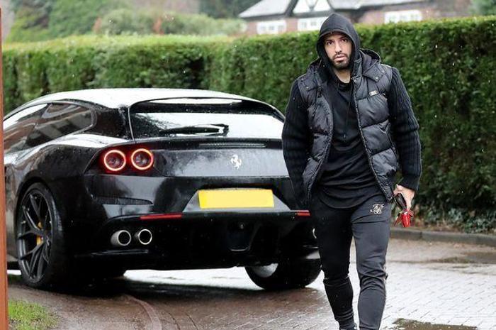 Manchester Citynin yıldız forveti Agüeronun 1,5 milyon TLlik Ferrari keyfi