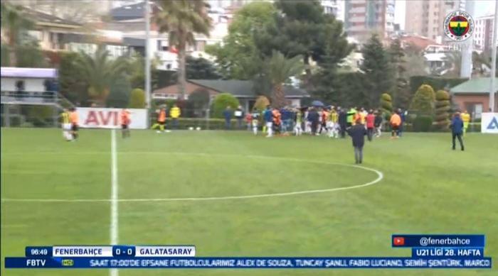 Son dakika | Fenerbahçe - Galatasaray U21 maçında kavga çıktı