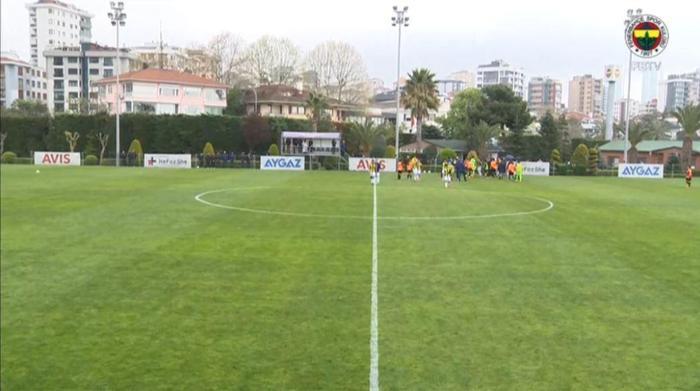 Son dakika | Fenerbahçe - Galatasaray U21 maçında kavga çıktı