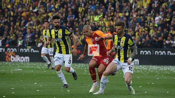 Fenerbahçe - Galatasaray derbisinin ardından Ali Koç sahaya indi