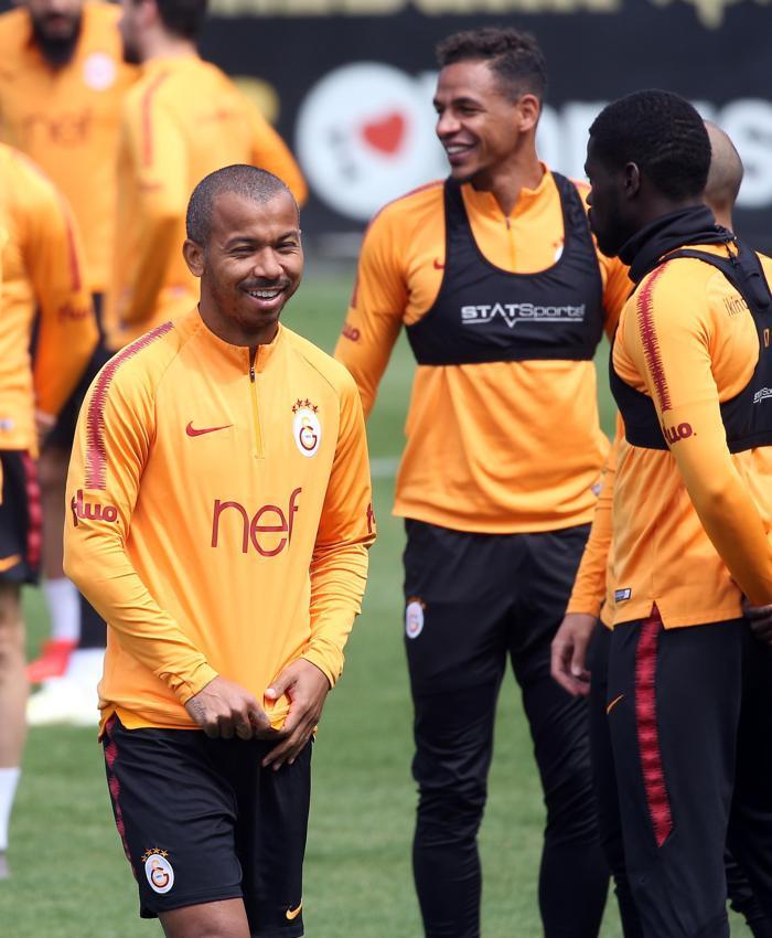Galatasarayda Beşiktaş hazırlıkları sürüyor... Fatih Terim iki oyuncuyla özel konuştu