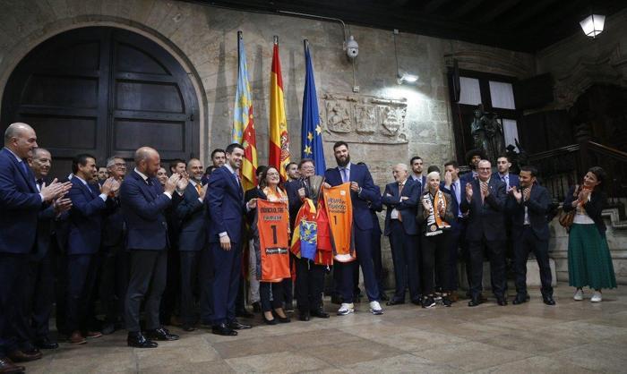 EuroCupta Valencia Basketin şampiyonluk coşkusu