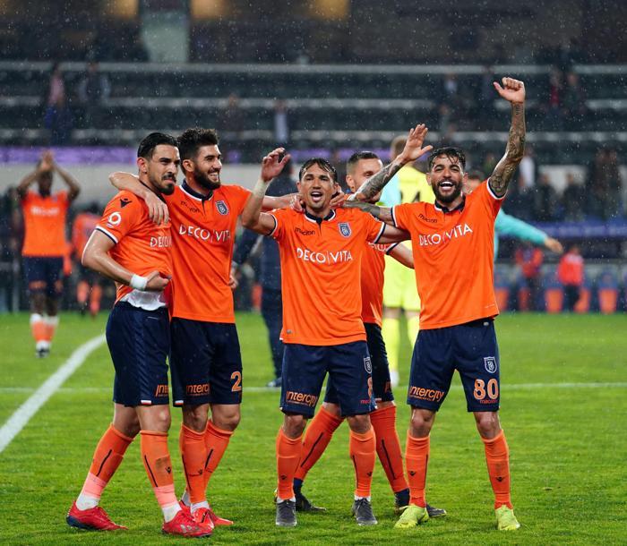 Beşiktaş - Başakşehir maçında taktik savaşı İşte muhtemel 11ler