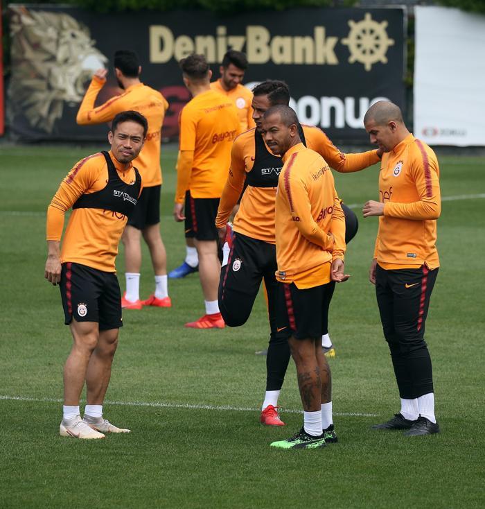 Galatasarayda Beşiktaş hazırlıkları sürüyor... Fatih Terim iki oyuncuyla özel konuştu