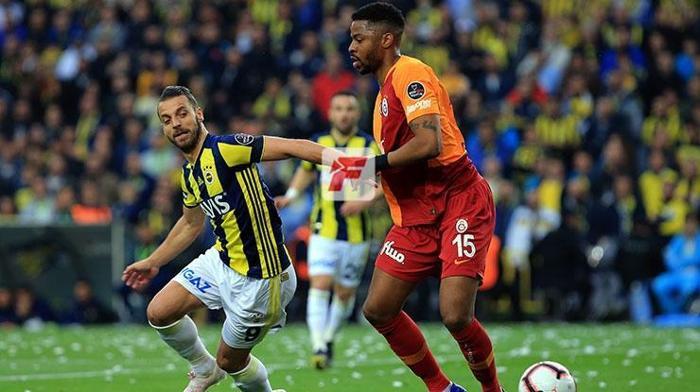 Fenerbahçe - Galatasaray derbisinin ardından Ali Koç sahaya indi