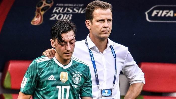 Oliver Bierhofftan Mesut Özil çarkı: Hatalı davrandık