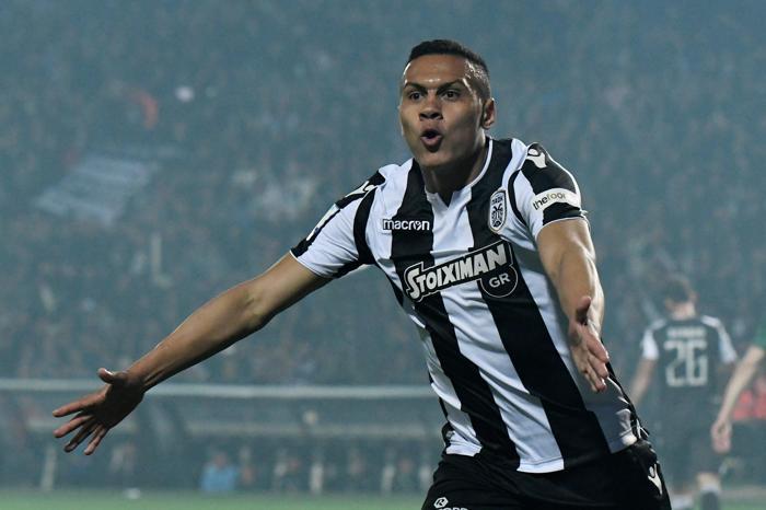 Mircea Lucescunun oğlu Razvan Lucescu, PAOKu 34 yıl aradan sonra şampiyon yaptı