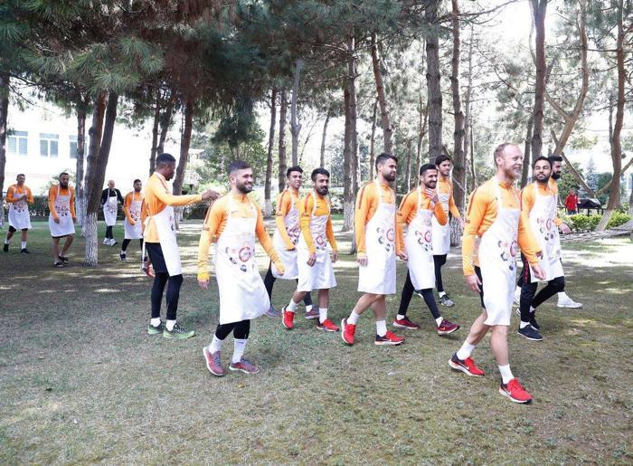 Galatasaraydan sürpriz 23 Nisan kutlaması Terim duvara ne yazdı