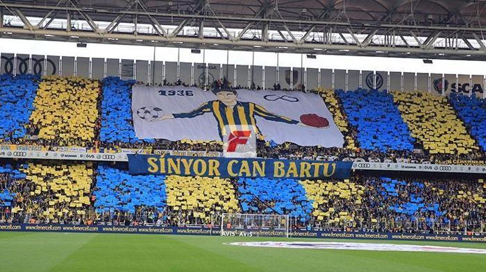 Fenerbahçe - Galatasaray derbisinin ardından Ali Koç sahaya indi
