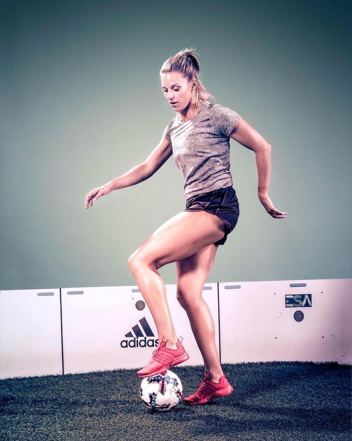 Futbol oynarken keşfedilen güzel: Lauren Marie Sesselmann