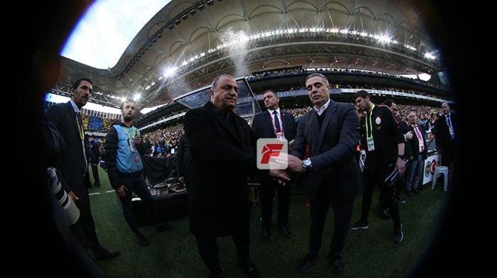 Fenerbahçe - Galatasaray derbisinin ardından Ali Koç sahaya indi
