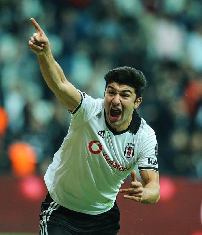 Menajeri açıkladı Beşiktaşlı Güven Yalçının transferi için görüşmeler başladı