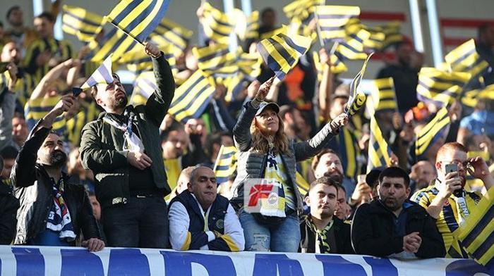 Fenerbahçe - Galatasaray derbisinin ardından Ali Koç sahaya indi
