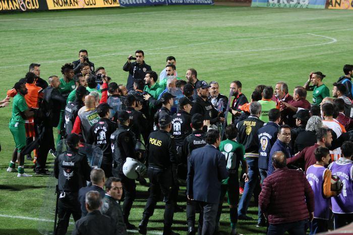 Adanaspor - Denizlispor maçında yumruklar konuştu