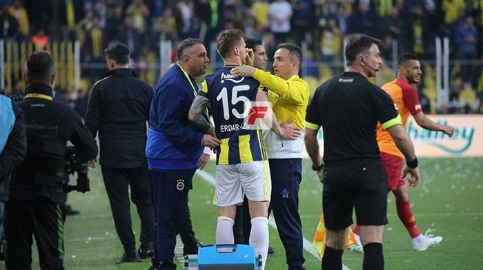Fenerbahçe - Galatasaray derbisinin ardından Ali Koç sahaya indi