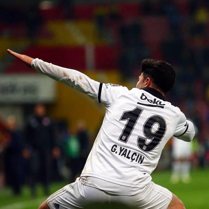 Menajeri açıkladı Beşiktaşlı Güven Yalçının transferi için görüşmeler başladı