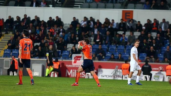 Emre Belözoğlu çılgına döndü