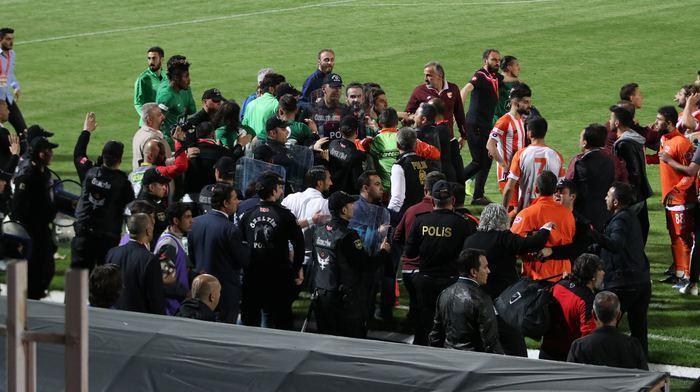 Adanaspor - Denizlispor maçında yumruklar konuştu