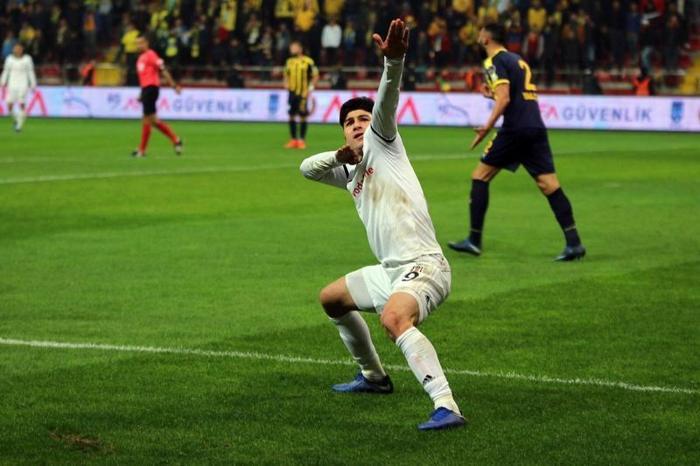 Menajeri açıkladı Beşiktaşlı Güven Yalçının transferi için görüşmeler başladı