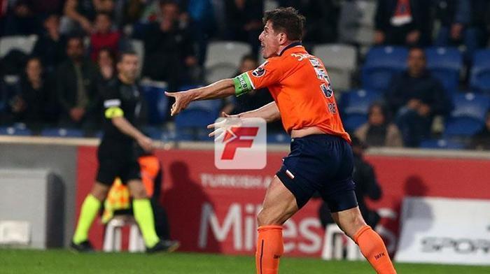 Emre Belözoğlu çılgına döndü