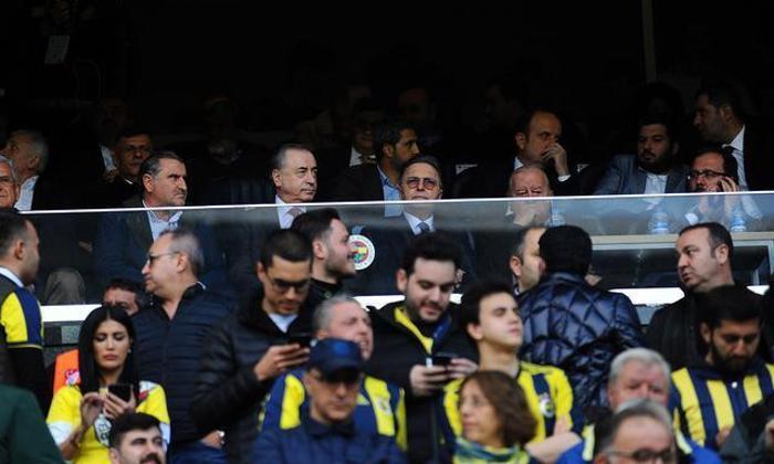 Fenerbahçe - Galatasaray derbisinin ardından Ali Koç sahaya indi