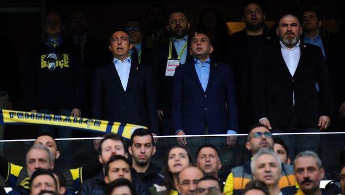 Fenerbahçe - Galatasaray derbisinin ardından Ali Koç sahaya indi
