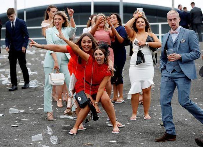 Grand National yarışlarına damga vuran kareler