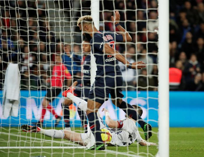 Choupo-Motingden inanılmaz hata... PSGnin şampiyonluğunu erteledi