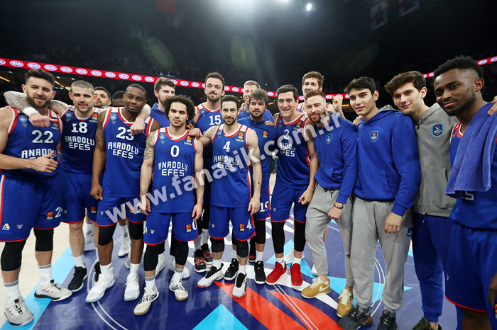 Anadolu Efes, eski oyuncuları Cedi Osman ve Mehmet Okuru onurlandırdı