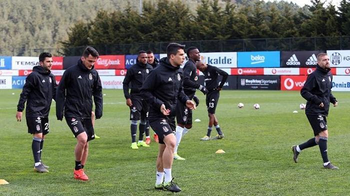 Beşiktaşta büyük temizlik Tam 10 ayrılık