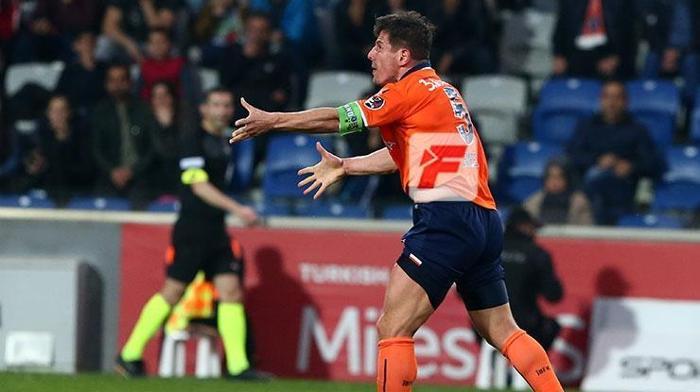 Emre Belözoğlu çılgına döndü