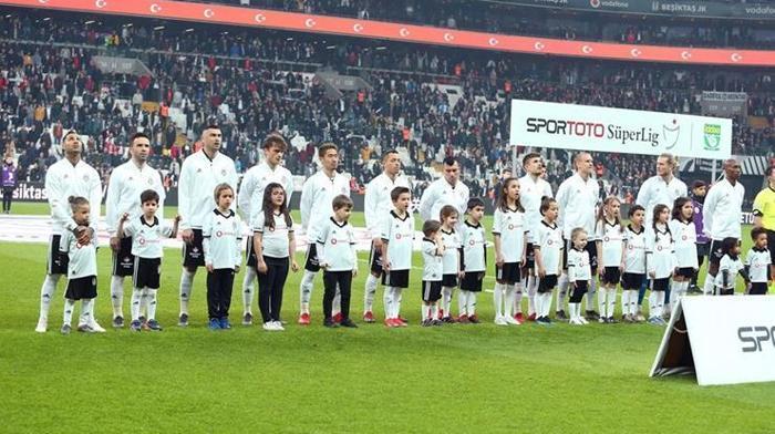 Beşiktaşta büyük temizlik Tam 10 ayrılık