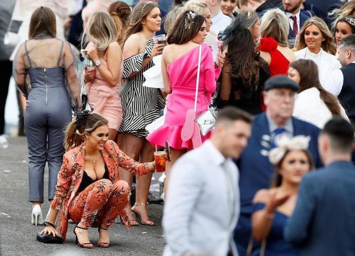 Grand National yarışlarına damga vuran kareler