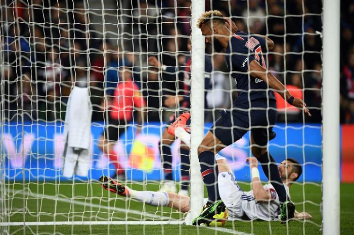 Choupo-Motingden inanılmaz hata... PSGnin şampiyonluğunu erteledi