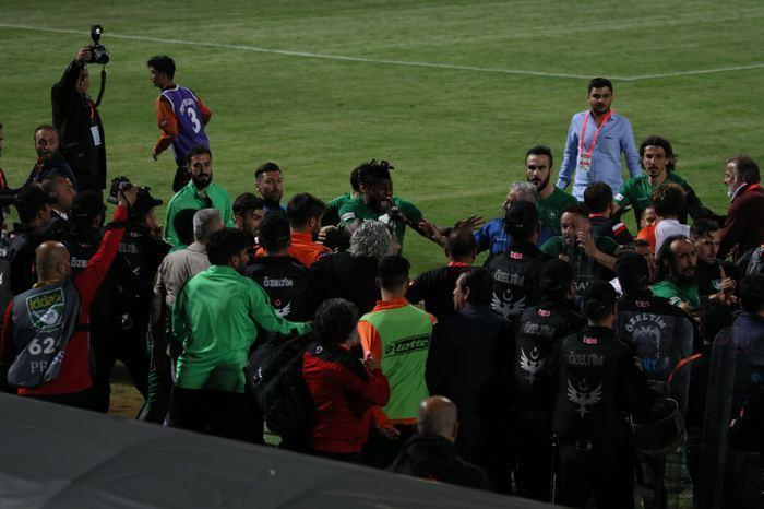 Adanaspor - Denizlispor maçında yumruklar konuştu