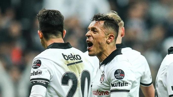 Beşiktaşta büyük temizlik Tam 10 ayrılık