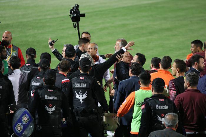 Adanaspor - Denizlispor maçında yumruklar konuştu